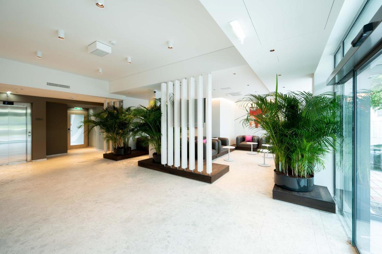 Hotel Le Parc Винер Нойщат Екстериор снимка
