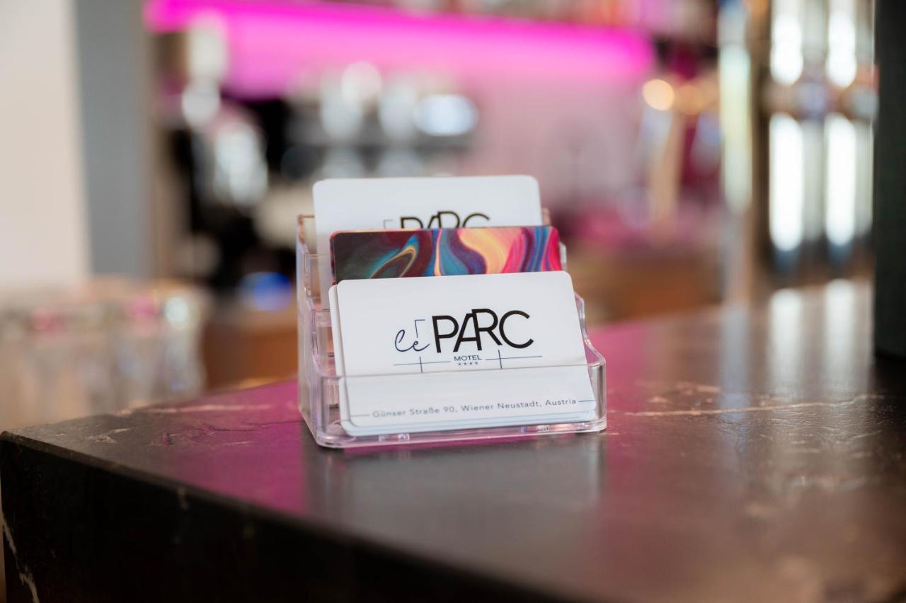 Hotel Le Parc Винер Нойщат Екстериор снимка