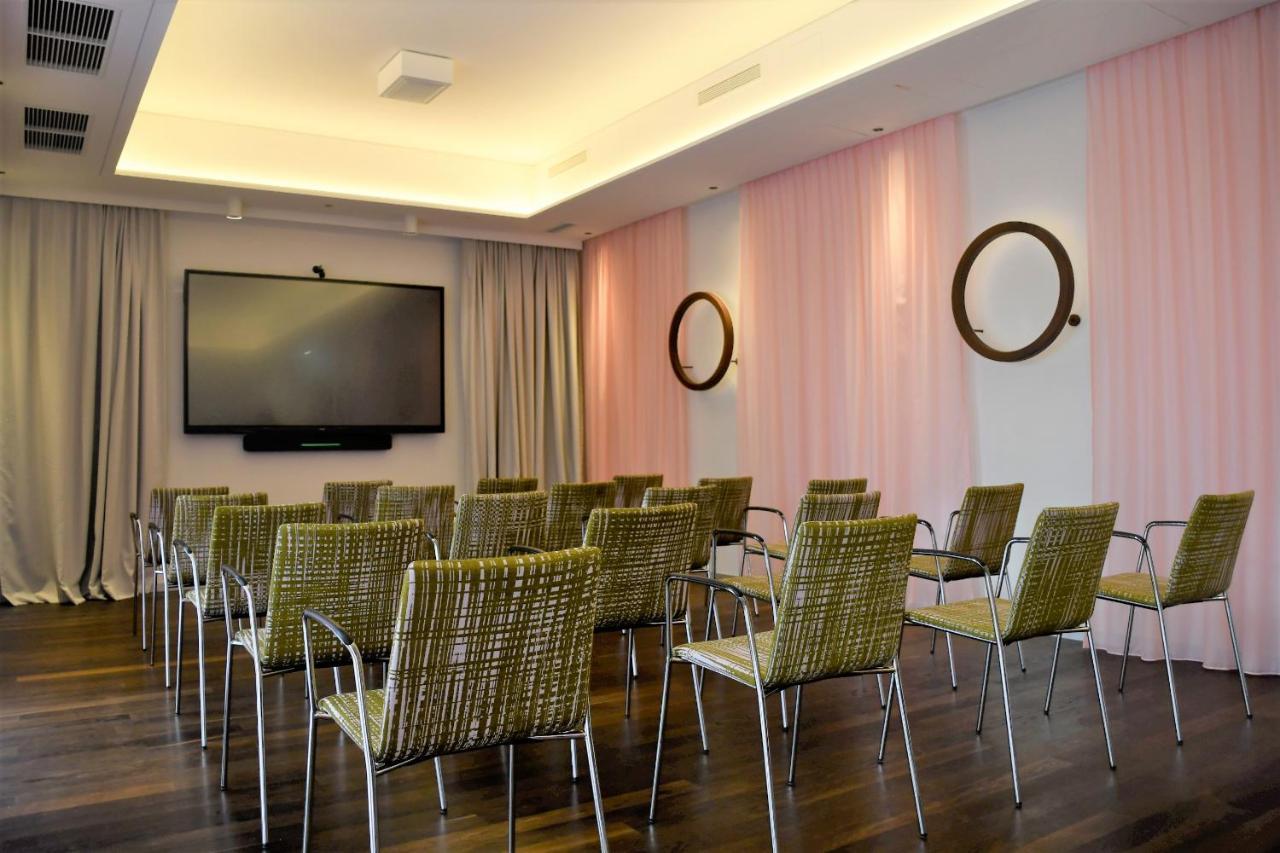 Hotel Le Parc Винер Нойщат Екстериор снимка