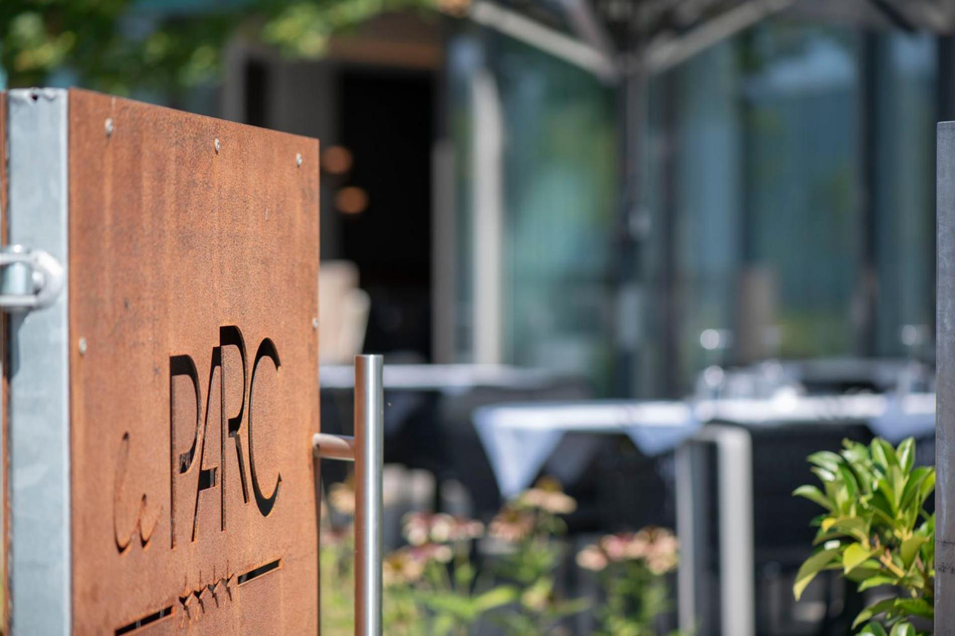Hotel Le Parc Винер Нойщат Екстериор снимка
