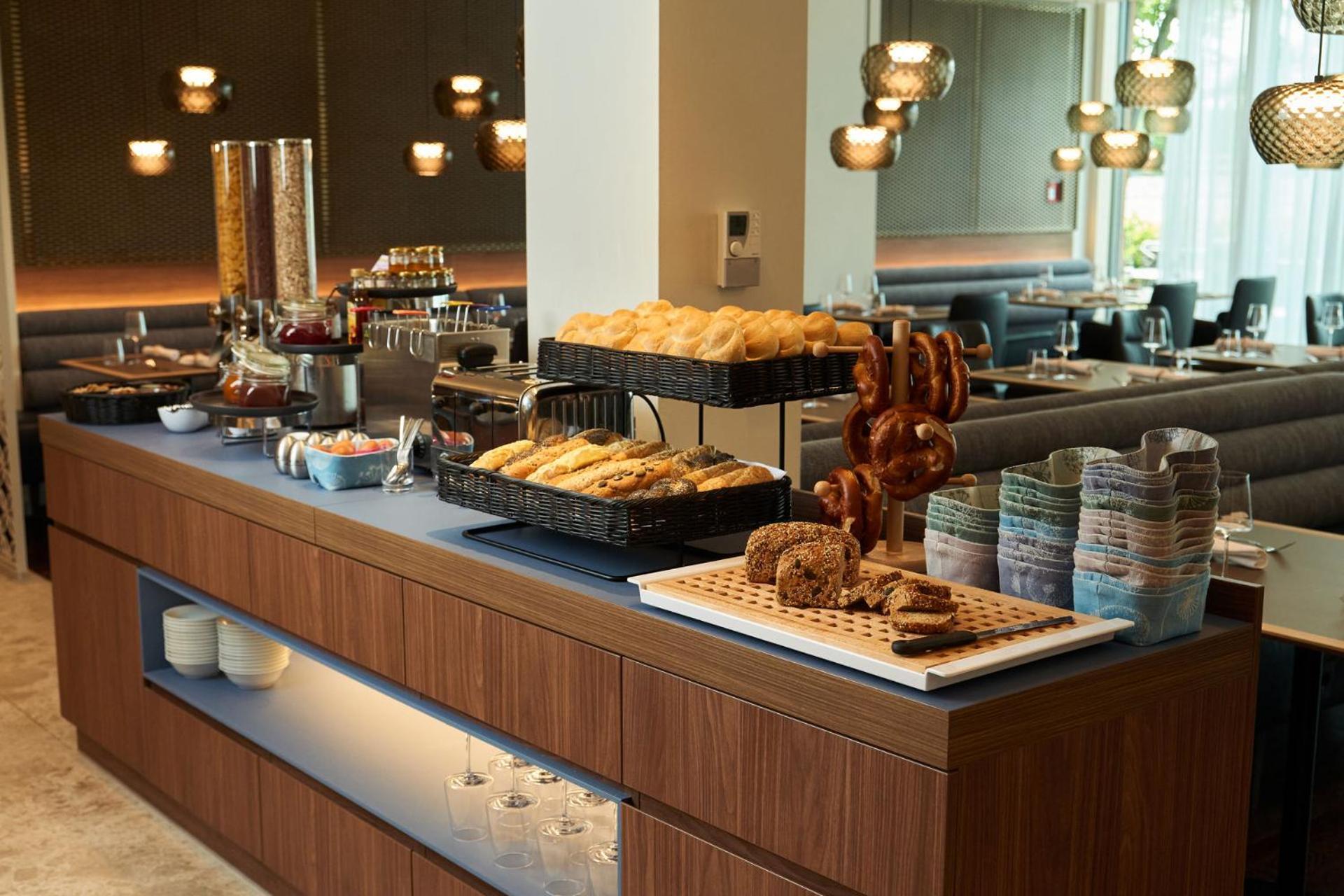 Hotel Le Parc Винер Нойщат Екстериор снимка