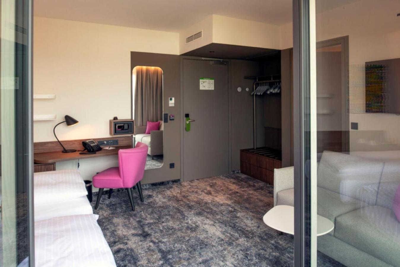 Hotel Le Parc Винер Нойщат Екстериор снимка