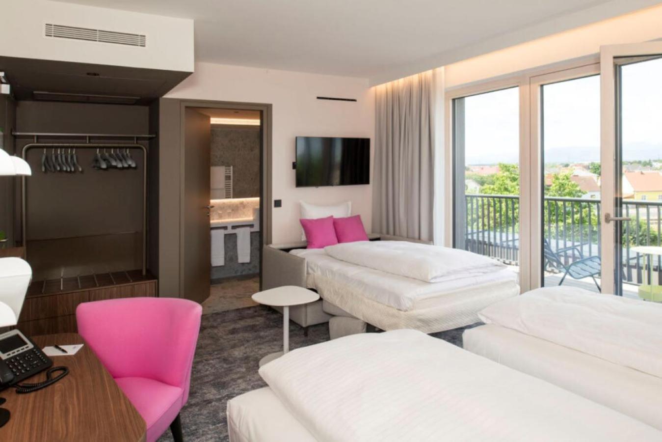 Hotel Le Parc Винер Нойщат Екстериор снимка