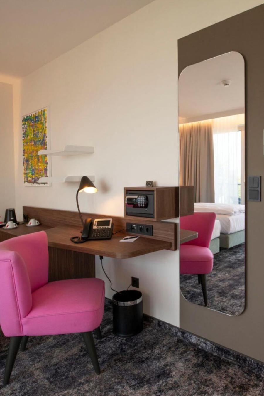 Hotel Le Parc Винер Нойщат Екстериор снимка