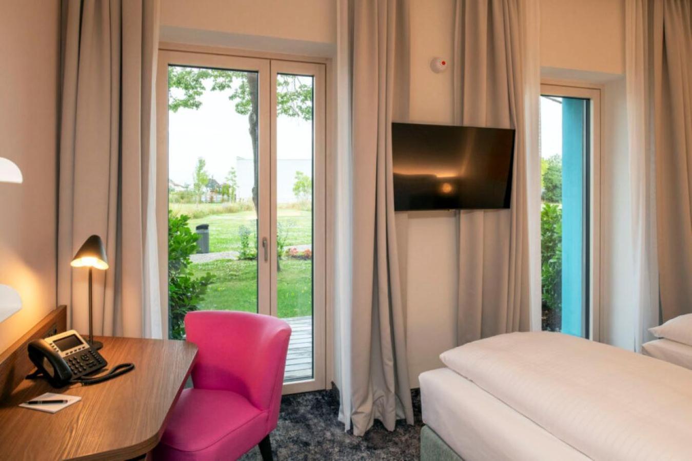 Hotel Le Parc Винер Нойщат Екстериор снимка