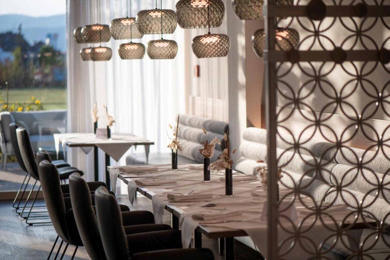 Hotel Le Parc Винер Нойщат Екстериор снимка